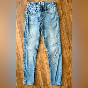 🌻3/$18 SO Light Blue Skinny Jeans